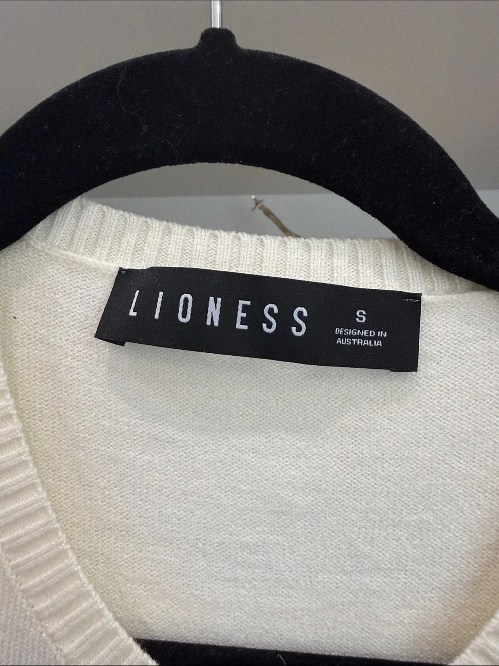 Lioness Cream Button-Front Sleeveless Knit Vest
